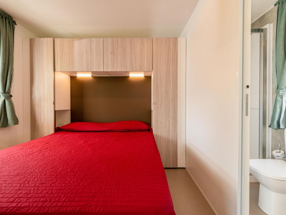 Holiday Home Garda Suite Deluxe By Interhome ริโวลเตลลา ภายนอก รูปภาพ